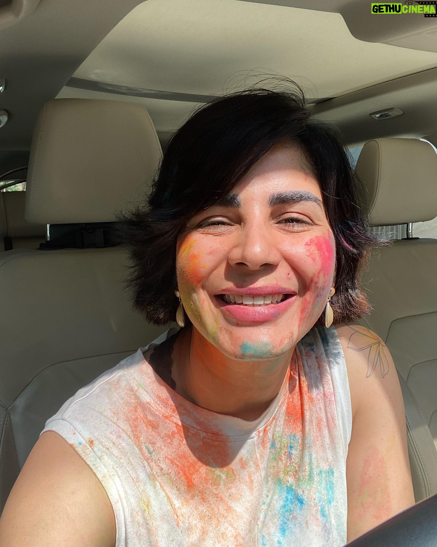 Kirti Kulhari Instagram - #happyholi everyone ❤️ adding a little colour to your life from mine 🫶