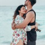 Kishwer Merchant Instagram – Healing each other with a hug ! 🙃🙂 🤎🖤