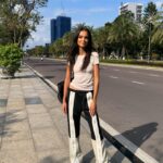 Klaudia El Dursi Instagram - Cześć Wietnam 👋🏽 Fuzja smaków i barw, kolorowe neony i te dobiegającej z każdego rogu dźwięki skocznej muzyczki. Fajnie !