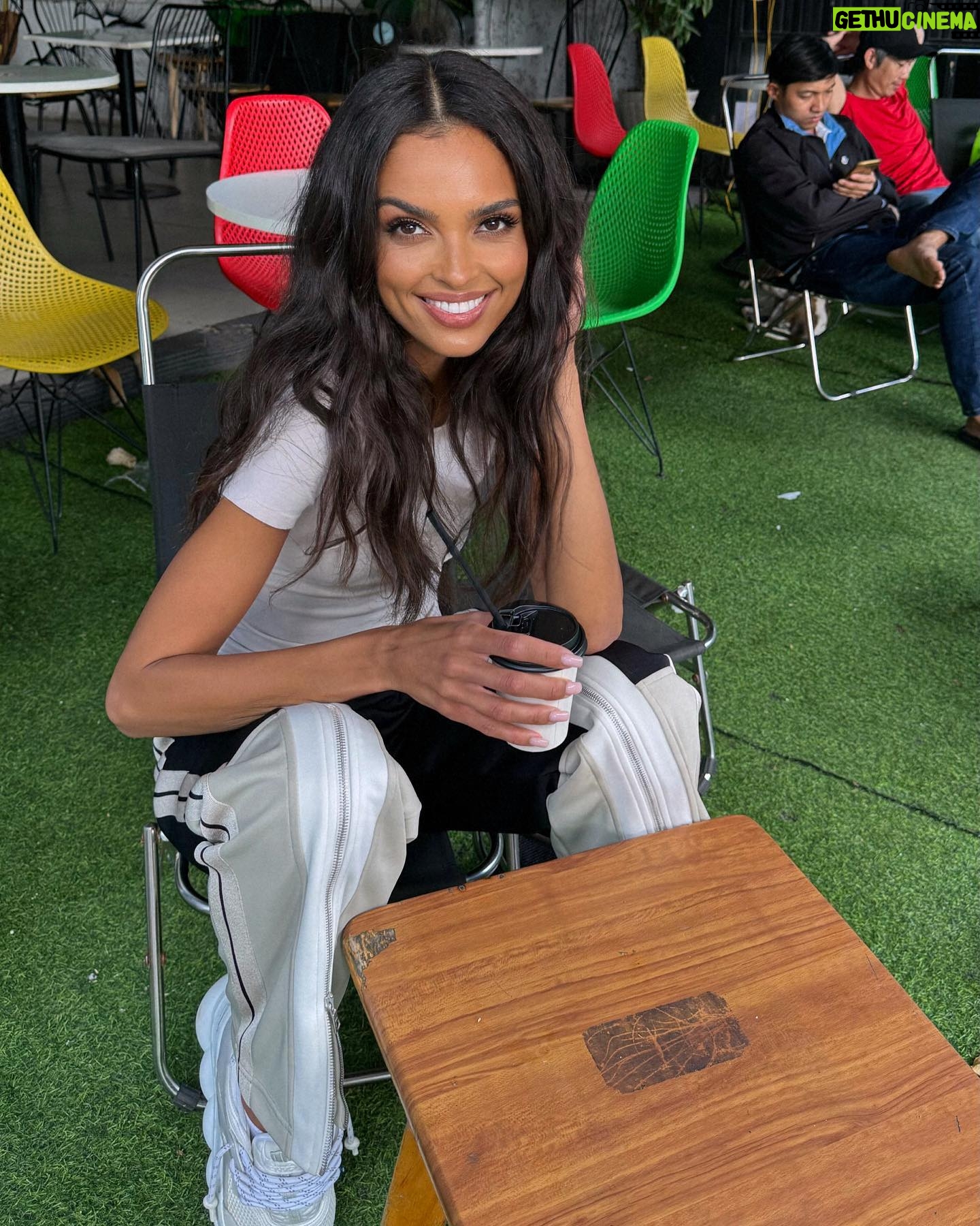 Klaudia El Dursi Instagram - Cześć Wietnam 👋🏽 Fuzja smaków i barw, kolorowe neony i te dobiegającej z każdego rogu dźwięki skocznej muzyczki. Fajnie !