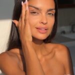 Klaudia El Dursi Instagram – Seria Liftactiv Collagen Specialist to jest coś, co absolutnie musicie przetestować. Krem Vichy Liftactiv Collagen Secialist ma w składzie peptydy kolagenowe i zwalcza, aż 5 oznak starzenia się skóry! Redukuje zmarszczki, koryguje owal twarzy i przywraca świeży wygląd skóry✨

Mogę wybrać 5 szczęśliwców, do których wyślę te produkty! 

Odpowiedz na pytanie “Dlaczego to Ty chciałbyś przetestować serię Collagen Specialist od Vichy?” w komentarzu z hashtagami #Vichy #konkurs #skincare Konkurs trwa od 18.03 do 25.03 Powodzenia 🥰

Współpraca płatna 
#MeandmyCollagen #collagen #Liftactiv #VichyLaboratoires #vichy #vichypoland #skincare #facecare #antiaging @vichylaboratoires 

Regulamin w pierwszym komentarzu