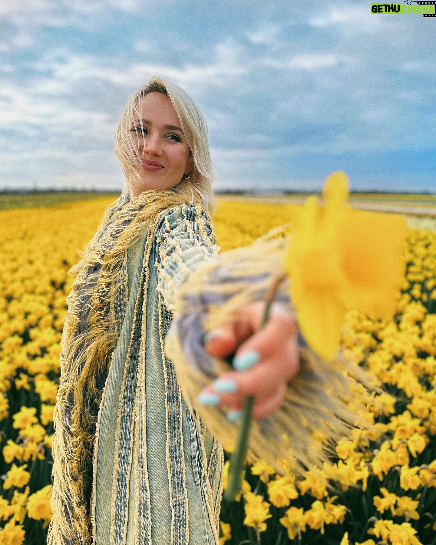 Klavdiya Vysokova Instagram - А за окном май!!! Всех с праздником 🌷