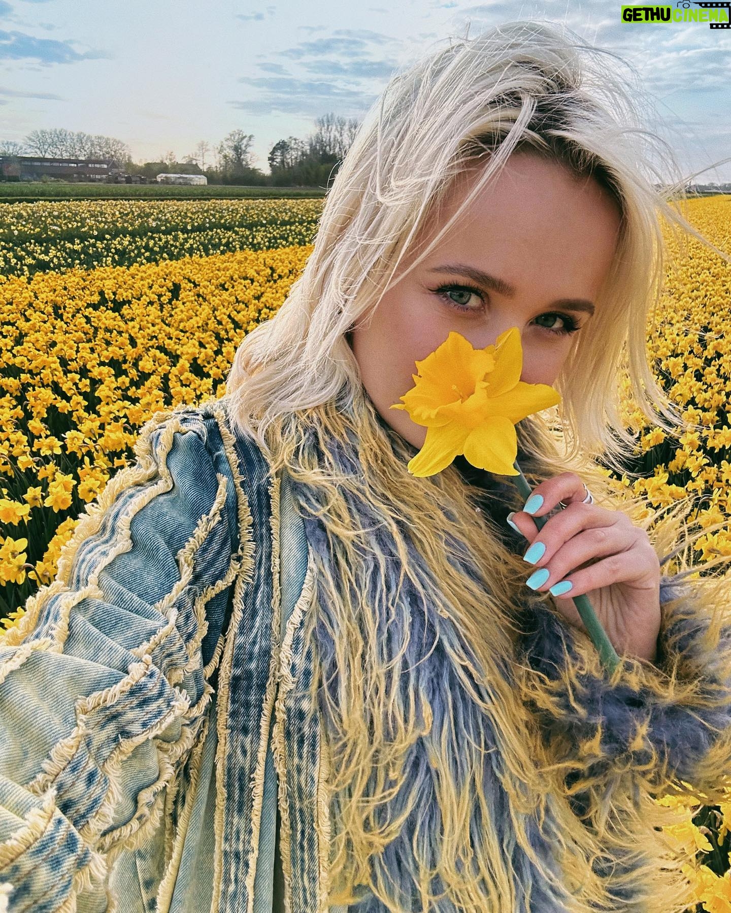 Klavdiya Vysokova Instagram - А за окном май!!! Всех с праздником 🌷