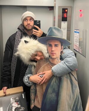 Klavdiya Vysokova Instagram - С днем рождения, любимый ❤️ Надеюсь, ты меня не убьешь за эти фотки 🤣🤣🤣 С тобой моя жизнь стала намного ярче, веселее и теплее, я тебя очень-очень люблю и ценю каждый момент рядом 💋 Много писать не буду, а то ты ждешь меня в другой комнате 😂 мы поехали отмечать!! По пути буду читать ему ваши поздравления… так что 👇🏼