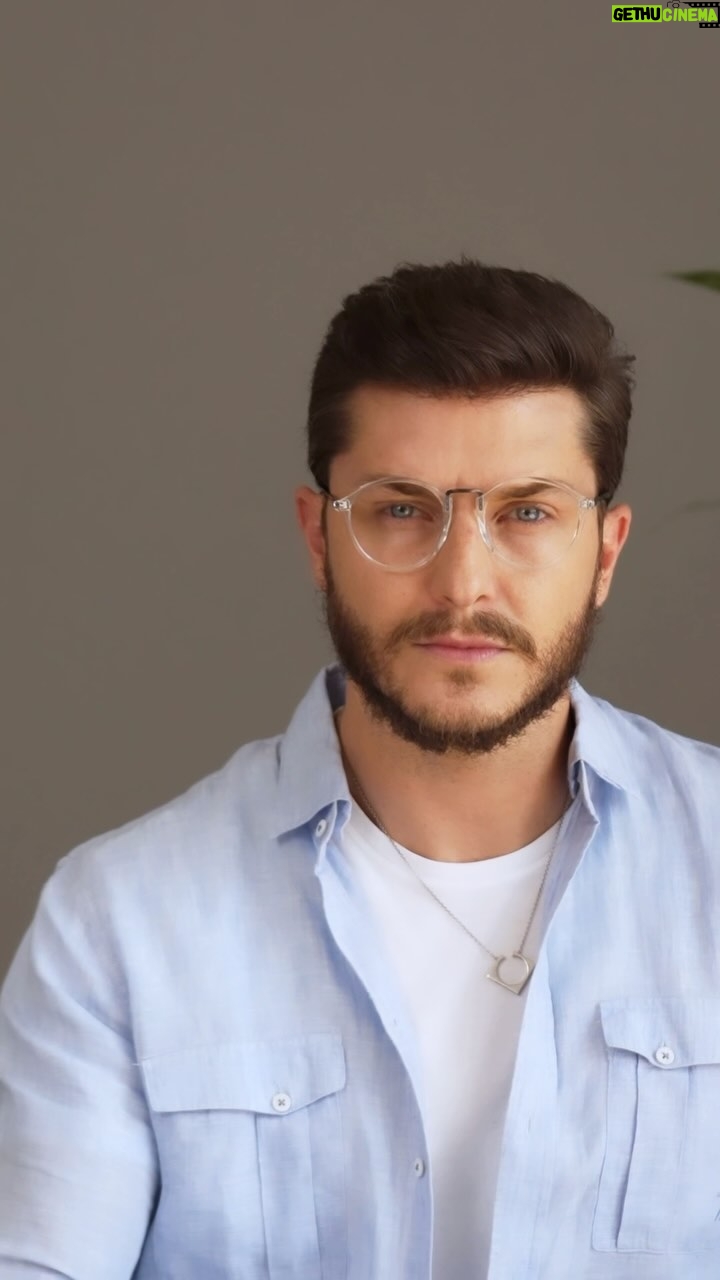 Klebber Toledo Instagram - Obrigado por fazerem da minha coleção “K” com a @colccieyewear um sucesso de vendas, tudo o que criamos foi pensando em vocês e ficamos felizes que gostaram… logo teremos novidades 👊🏻😎 @viddoart Video- @matheusnolasco___ Edição- @rodrigoabreusantos