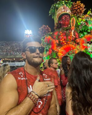 Klebber Toledo Instagram - Espero que o próximo carnaval chegue logo🤩❤️🎉✨