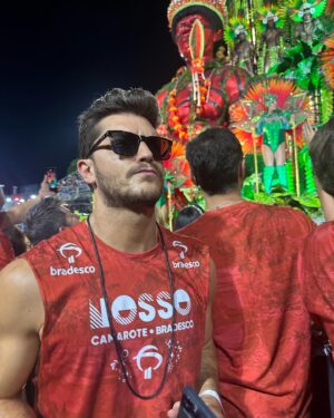 Klebber Toledo Instagram - Espero que o próximo carnaval chegue logo🤩❤️🎉✨