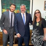 Klebber Toledo Instagram - Juntos pela cultura, pela ancestralidade do nosso povo, pela proteção da natureza e dos direitos humanos… temos muito trabalho pela frente✊🏻🙌🏻🚀✨