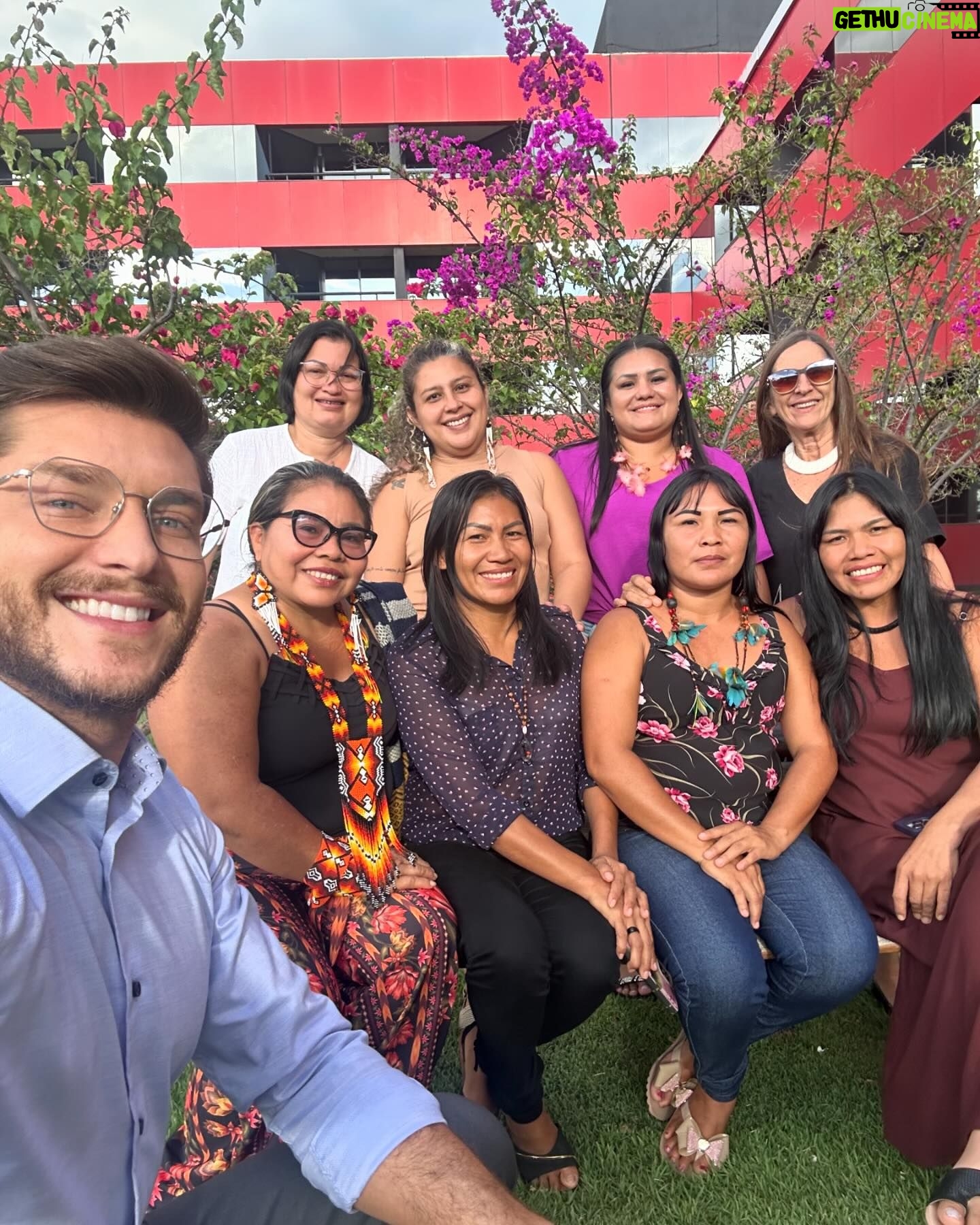 Klebber Toledo Instagram - Juntos pela cultura, pela ancestralidade do nosso povo, pela proteção da natureza e dos direitos humanos… temos muito trabalho pela frente✊🏻🙌🏻🚀✨