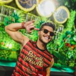Klebber Toledo Instagram – Celebrando o melhor da vida com Casillero del Diablo Devil’s Carnaval! A combinação perfeita de cor, alegria e bons momentos 🥁 #apreciecommoderação #publicidade #devilscarnaval #celebretodoencontro
