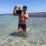 Klebber Toledo Instagram – Último treino do ano com uma nova série de “puxada de jangada, passada com cooler, levantamento de garrafa e pra fecha dei um gás na resenha com os amigos”. Obrigado 2023 kkkkkkkk… Esse ano foi tão louco que é melhor tirar uma onda com ele e agradecer e olhar pra frente 🤘🏻😅 🚀✨