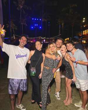 Klebber Toledo Instagram - Primeiro dia de férias e festa 🚀🤘🏻✨ 
@reveillon.amore