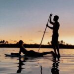 Klebber Toledo Instagram - Um 2024 inteiro de resoluções baseadas em viver mais a vida aqui fora: muito sol, mergulho de cabeça e um pôr do sol acompanhado de Corona como o @klebbertoledo e @camilaqueiroz curtiram em Maracaípe - PE. #AVidaÉAquiFora *BebaComModeração