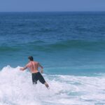 Klebber Toledo Instagram – Último surf de 2023🤘🏻✨ obrigado mar!!! Você me cura, me acalma, me desafia e me faz pensar… obrigado mar🌊 🌎
.
.
Foto – @thesearchpics
