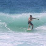 Klebber Toledo Instagram – Último surf de 2023🤘🏻✨ obrigado mar!!! Você me cura, me acalma, me desafia e me faz pensar… obrigado mar🌊 🌎
.
.
Foto – @thesearchpics
