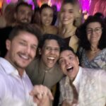 Klebber Toledo Instagram – Gente, difícil foi achar uma foto que não estivesse tremida hahaha… Mas não podia ser diferente, essas duas pessoas Incríveis, lindas e talentosas que transbordam amor e boas energias tiveram um casamento lindo e a festa já sabe 🤘🏻🍹🍸🥃🍻🥂😅🚀 Parabéns @rodrigoonie e @wbendelack nós amamos muito vocês e desejamos que vocês sejam felizes para sempre, contem sempre com a gente. Que seja doce, raro e mágico ✨