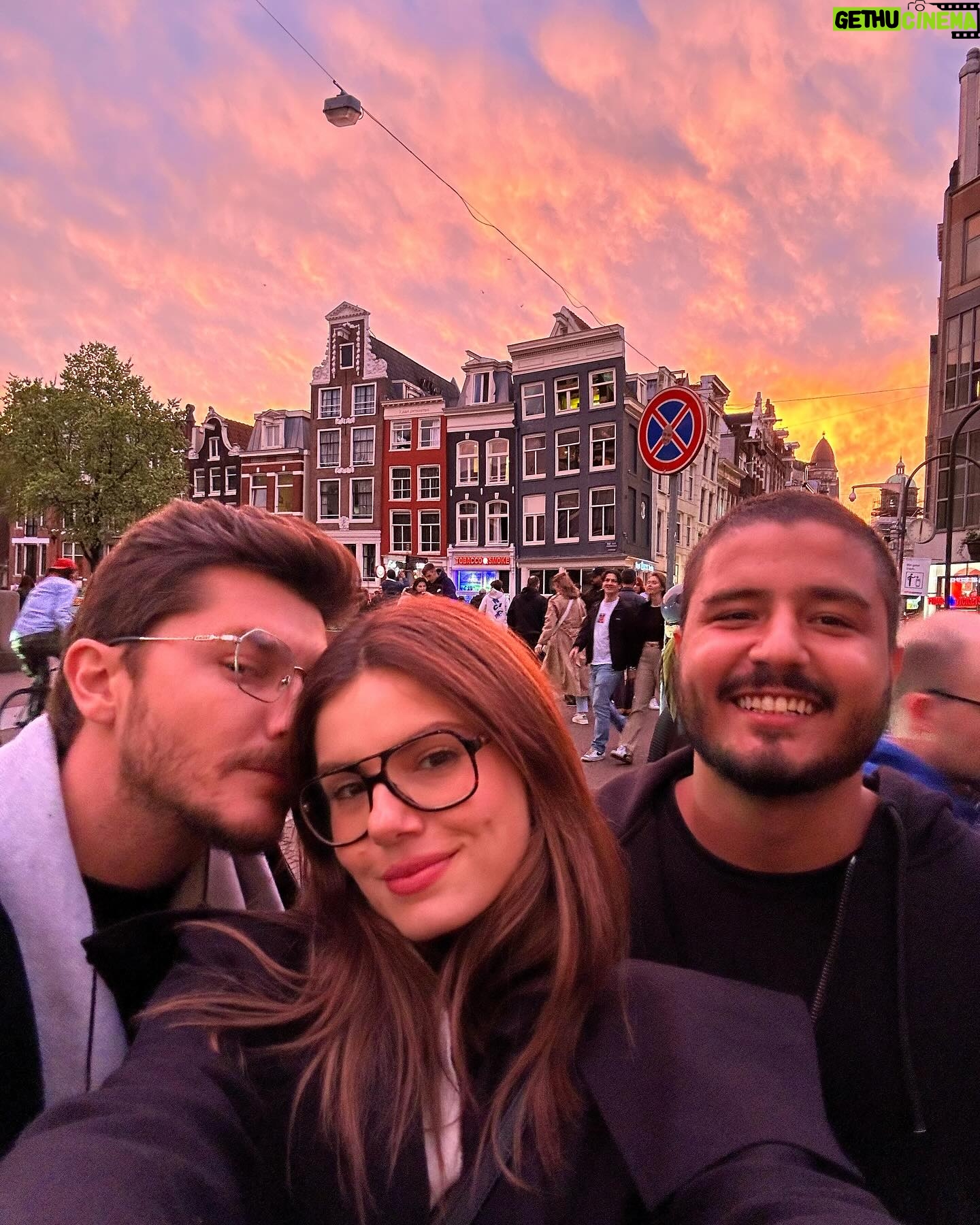 Klebber Toledo Instagram - Amsterdam a primeira vez a gente nunca esquece… foi rápido mas foi doce, incrível e inspirador, que cidade linda! Nos vemos de novo em breve👊🏻🧇✨