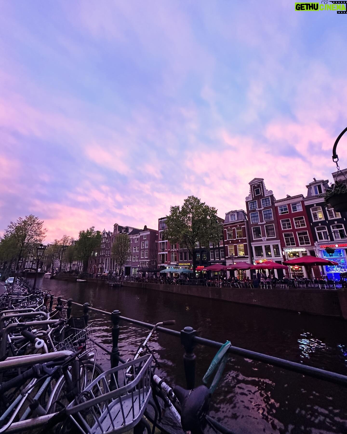 Klebber Toledo Instagram - Amsterdam a primeira vez a gente nunca esquece… foi rápido mas foi doce, incrível e inspirador, que cidade linda! Nos vemos de novo em breve👊🏻🧇✨