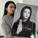 Ko Shibasaki Instagram - アンバサダーを務めさせていただいている「VI-OLA」の撮影をして参りました🏃 「美しさよ、咲け。」 すきま時間でサッと使えるスマートさなのに、 皮膚、筋肉はもちろん、皮下脂肪やリガメントにまでアプローチしてくれる…！ 最近の撮影前の必須アイテムです🌷 @viola__salon.jp #SupportedByViola #violasalon