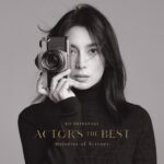 Ko Shibasaki Instagram - ㊗️NEW ALBUM リリース🎉 本日11/29、『柴咲コウ ACTOR'S THE BEST ~melodies of screens~』発売💿🎊 これまで私が出演してきた映画やドラマの主題歌・挿入歌を収録してます。 ==================== 芸能活動25周年の今年。 続けてこられたことも奇跡だけれど、 こうやってお芝居と歌がいま交わることになるとは。 1998年カメラの前に初めて立ち、 CMに出演したりドラマや映画の仕事が入るようになり、 2002年CDデビュー。 翌年には、映画の中で歌を歌うという経験もさせてもらい。 『どっちが先なの？』と聞かれる事も最近は増えたな。 似て非なるもの。 月並みな言い方だけど、 本当にあっという間に時は過ぎる。 充実すればするほど加速度的に。 20代の頃は、歳をとらないと思っていた。 というか、加齢というものを深刻に考える必要がなかった。 なるほど、それがこうなってゆくのか。 人生って、こんな感じなんだね、と思う。🤭 誰もが、生きている限り、歳を重ねる。 どう生きていきたい？ どう社会と関わっていきたい？ そう自問することが、歳を重ねるごとに増えていき。 私の場合は今のところ、やってみねばわからぬではないか精神で、何事も好奇心を大切に飛びこんでいる。 そんな私の中で育ってきた、お芝居することと歌うこと。 芸能活動25周年の今年、 その二つがより一層密接に、融合するような感覚。 まぁ、私のその感覚は置いといて、 懐かしいな、とか、あのドラマ観ていたな、とか思い出してもらいつつ、アレンジに新しさのある此度のアルバムを、歌を、聴いていただけたら嬉しい。 ===================