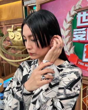 Ko Shibasaki Instagram - 今夜7:56〜NTV 世界一受けたい授業に出演します📺
お時間ある方は観てね〜🌱

New Album 発売まであと4日🗓️💿