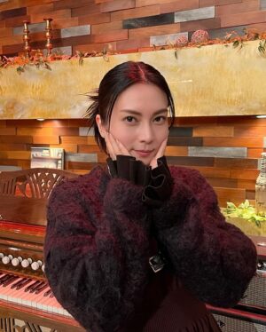 Ko Shibasaki Instagram - 📍本日12/16 21:00〜 
NHK 『THE COVERS』に出演・歌唱します🎤

柴咲コウ アニバーサリーSP🎉
21:00〜　NHK_BSP4Kにて放送

最新アルバム「ACTOR'S THE BEST」の中から3曲歌うのでぜひ聴いてください。

#covers
#actorsthebest
#カバーズ
#アニバーサリー
#少しむくんでいるようだ