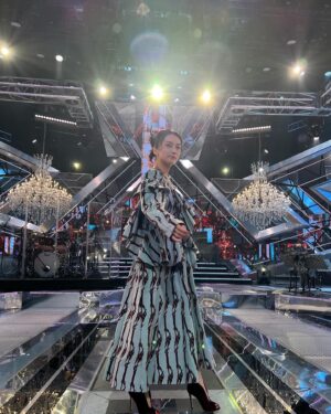 Ko Shibasaki Instagram - 『FNS歌謡祭2023 第1夜』

月のしずく
瞳をとじて

歌唱
ありがとうございましたっ♡

#fns歌謡祭2023
#世界の中心で愛をさけぶ 
#瞳をとじて
#月のしずく
#12月9日からライブツアー開催
#もうすぐだ
#羽根　🪶