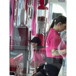 Ko Shibasaki Instagram - なんと、慣れない"サプライズ"などというものをやりに、飛行機乗って行きました✈️

『小泉孝太郎&ムロツヨシ 自由気ままに2人旅』
10月11日(水) 19:00〜21:54 

素過ぎるサプライズの模様、ぜひ観届けてください‼︎
