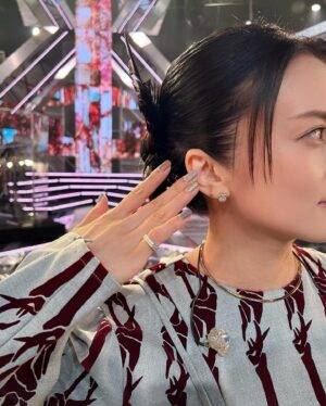 Ko Shibasaki Instagram - 『FNS歌謡祭2023 第1夜』

月のしずく
瞳をとじて

歌唱
ありがとうございましたっ♡

#fns歌謡祭2023
#世界の中心で愛をさけぶ 
#瞳をとじて
#月のしずく
#12月9日からライブツアー開催
#もうすぐだ
#羽根　🪶