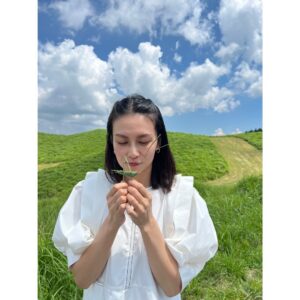 Ko Shibasaki Instagram - ⌘ 熊本県･阿蘇くじゅう国立公園 ⌘ 湧水が其処ここに🩵 大カルデラは圧巻！ 映画『黄泉がえり』の舞台でした🎞️