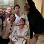 Ko Shibasaki Instagram - 夢のようなひととき Parisの『茶懐石 秋吉』に初訪問しました。 お店に入ってすぐ、佇まいをすっと直したくなるような雰囲気に包まれ、不思議と心の充足を感じました。 神聖な場所へ足を踏み入れたような感覚。 (…お料理の写真は許可をとり撮らせていただけたので、また別でご紹介します。) 茶懐石にParisで出逢えるなんて！と驚きと感動に包まれていましたら、 なにやら一層輝くオーラを解き放つ方々が同空間にいらっしゃる… パリ在住の中村江里子さんとCharles-Edouard Barthes(シャルル・エドゥアール・バルト)ご夫妻でした。 お店を出る前に勇気を出して挨拶してみよう！とお声かけさせてもらいましたら、 とてもとても気さくにお話ししてくださり、さいごにはみんなで記念写真を撮ろうということにまでなり、ご覧のとおり笑顔咲くひとときとなりました。 …みなさんの気さくさが楽しくて嬉しくて、私は笑みが止まらなくなってしまいました。 Parisに来てそろそろと日が経ち、すべきことへ集中する日々の中。 このようなご縁に触れ、本当に嬉しかったです。 素晴らしい茶懐石と、 素晴らしい一期一会。 ありがとうございます。 また改めて、詳しくblogに綴りたいと思います。 Like a dream 💭 It’s my first visit to CHAKAISEKI AKIYOSHI in Paris. It’s like a sacret space. We had a great time as you see😌 It’s not coincidence. #懐石料理 #Kaiseki #cuisine #至福の時 #koinparis #茶懐石秋吉 #パリ滞在 #旅するように暮らす #暮らすように旅する