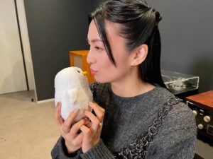 Ko Shibasaki Instagram - TBS『THE TIME』インタビューありがとうございました🪷
シマエナガちゃんと🦉

#時差投稿
#シマエナガ
#丁寧なインタビューだった
#ARIGATO