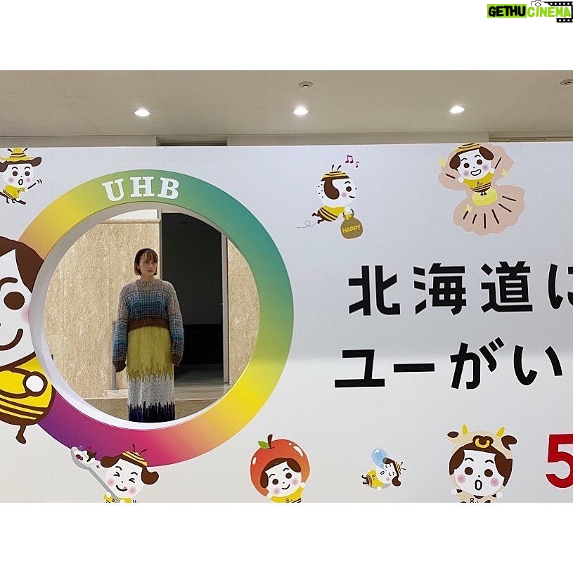 Ko Shibasaki Instagram - いよいよ年の瀬。 各地で大雪。 北海道もだいぶ雪が積もってるだろうなぁ。 こちらの写真は、11月末に訪れた映画「Dr.コトー診療所」のイベントin 北海道札幌医科大学。 学生さんの前で、中江功監督、吉岡秀隆さんと共にトークセッションに参加致しました。 僻地医療のこと、患者さんに寄り添うことの大切さ。 自分が歳を重ねれば重ねるほど、医療や生活にまつわる環境のことを切実に考えるようになりますね。 #師走の振り返り #師走を駆け抜ける #そろそろ北海道で癒されたい #雪ごもり #札幌医科大学 #北海道にユーがいる #ドクターコトー診療所 #年末年始 #映画鑑賞 #メリークリスマス🎄