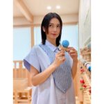 Ko Shibasaki Instagram - 「Discover Japan」の取材で東京の多摩エリアへ行ってきました。 都心からおよそ90分というアクセスとは信じられない程に広がる、深く美しい自然🌲🌳🍃 木のぬくもりを素手で、 時には足で感じ。 川のせせらぎを聴きながら絶景を堪能。 喧噪という言葉からかけ離れた空間でいただける、こだわり抜いた美味しいビール。 奥多摩。プライベートでも以前訪れたことはあるけれど、ますます深掘りしたい場所リスト入りに📝 詳細は9月6日発売のDiscover Japan10月号をご覧ください。 #DiscoverJapan #多摩エリア #奥多摩