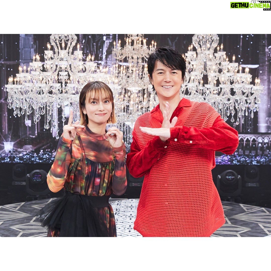 Ko Shibasaki Instagram - 師走の振り返り② 12月7日放送のフジテレビ『2022 FNS歌謡祭』第一夜にKOH でも出演し、 『最愛』『ヒトツボシ』を歌唱🎤 長く愛されている『最愛』という曲。 私も福山さんもそれぞれ大切に歌ってきた曲。 時を経て、それぞれの最愛がデュエットバージョンとして1曲になり歌えたことが感慨深かったです。 プロデューサーとしての福山雅治さんは素晴らしい包容力で、毎回KOH のときは落ち着いて歌うことができます。 今年はまた歌とお芝居で関わることができました。ありがとうございました。 #師走の振り返り #師走を駆け抜ける #あクリスマスイブ