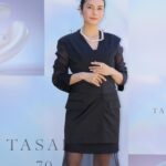 Ko Shibasaki Instagram – ブランド創業70周年を迎えるTASAKIのイベントに参加致しました💎

70周年を冠して作られた7連パール×ダイヤモンドのジュエリーは、パールの優美さや品格とともに直線的なエッジが効いていて、INDIPENDENT WOMANを彷彿とさせます。

私も、品格としなやかさそして自分らしさを持ち合わせた人でありたい💍

また会場にはTASAKIのジュエリーモチーフを取り入れたスニーカーやアイウェアなどとともに日本発ブランドとのコラボレーション商品も展示されています⛓️

TASAKI70周年アニバーサリーエキシビション「FLOATING SHELL(フローティング シェル)」
2024年4月26日(金)から5月12日(日)まで開催🌱

#TASAKI
#pr
#supportedbytasaki
#indipendntwoman 
#jewelry
