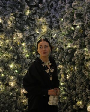 Ko Shibasaki Instagram - 🎄ホリデーシーズン🎄
六本木ヒルズアリーナに12/1から期間限定オープン✨

クリスチャン・ディオールが愛した、パリのチュイルリーガーデンをテーマにした「GARDEN OF DREAMS -ガーデン オブ ドリームズ-」🌹

素敵空間過ぎて、良い香りまでして、終始ときめいてしまった🥹💖 J'aime cela😻

#DREAMINDIOR
#DIORHOLIDAYS
#SupportedByDior
#ガーデンオブドリームズ
#ディオールファインジュエリー
