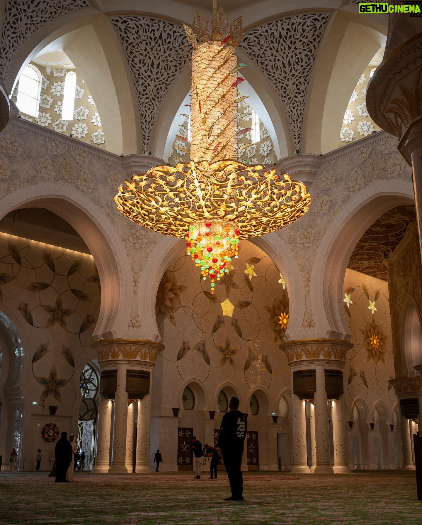 Kode Abdo Instagram - The Sheikh Zayed Grand Mosque has been on our bucket list for a long time, and finally visiting it was an experience beyond our expectations. No photo can capture the beauty of this architectural masterpiece, and every intricate detail and every angle tells a unique story. Thanks to @visitabudhabi generosity, we were able to witness this stunning holy site. We can't wait to return for another viewing in the near future. #inabudhabi🇦🇪