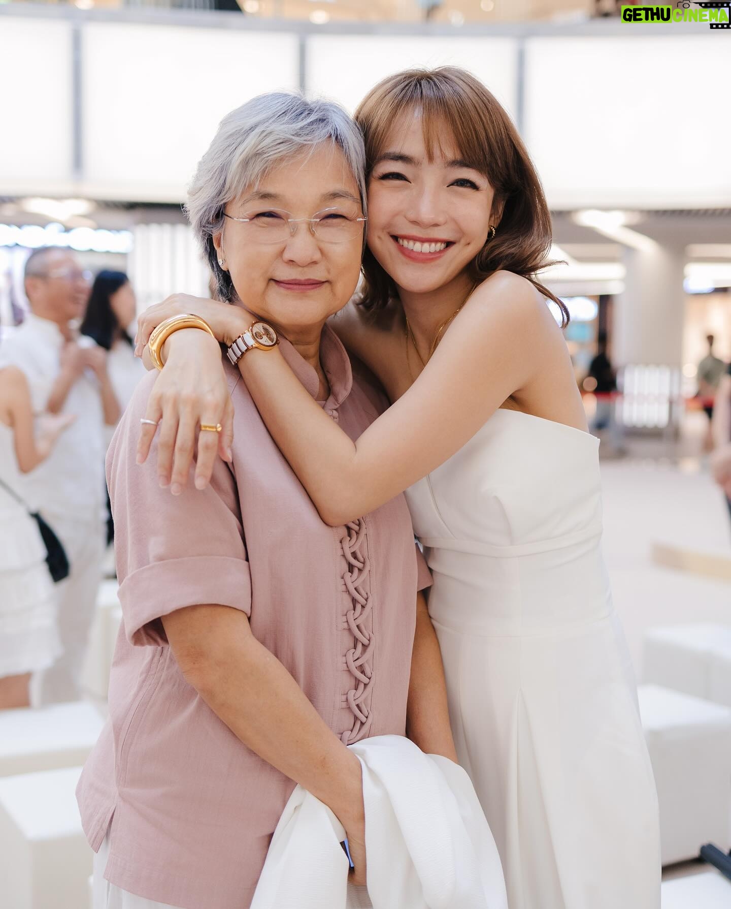 Koe Yeet Instagram - Happy Mother’s Day mumsies 🥰 @zhioono we love u so much x