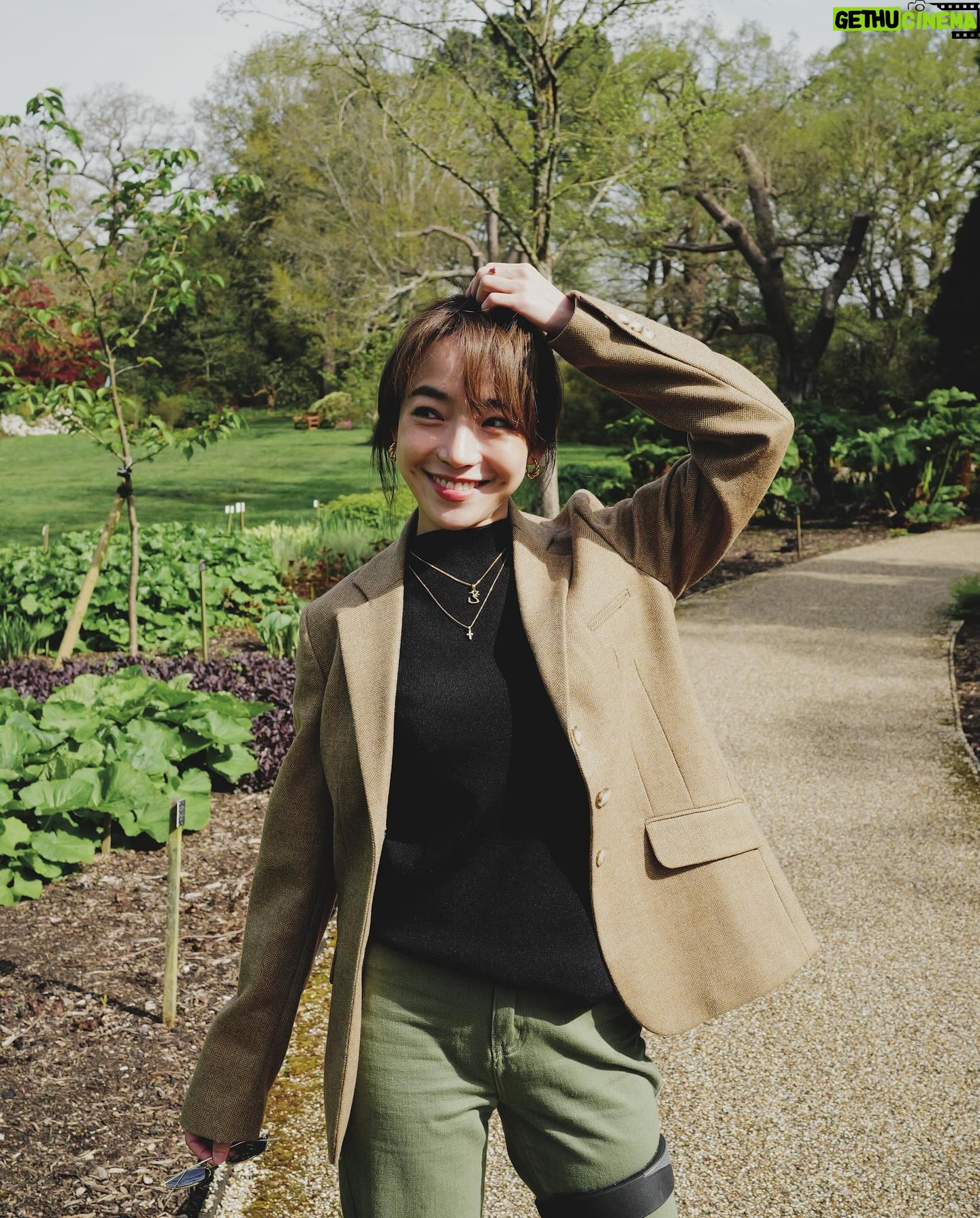 Koe Yeet Instagram - Take a walk in the park with me, will you? 🌱🌿