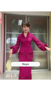Koe Yeet Instagram - In urgent need of a Malay tutor. 😣 Selamat Hari Raya Aidilfitri everyone 💚 Baju: @fiziwoo Bag & shoes: @chanelofficial Pearls: Mum’s #petitefashion #YeetStyles