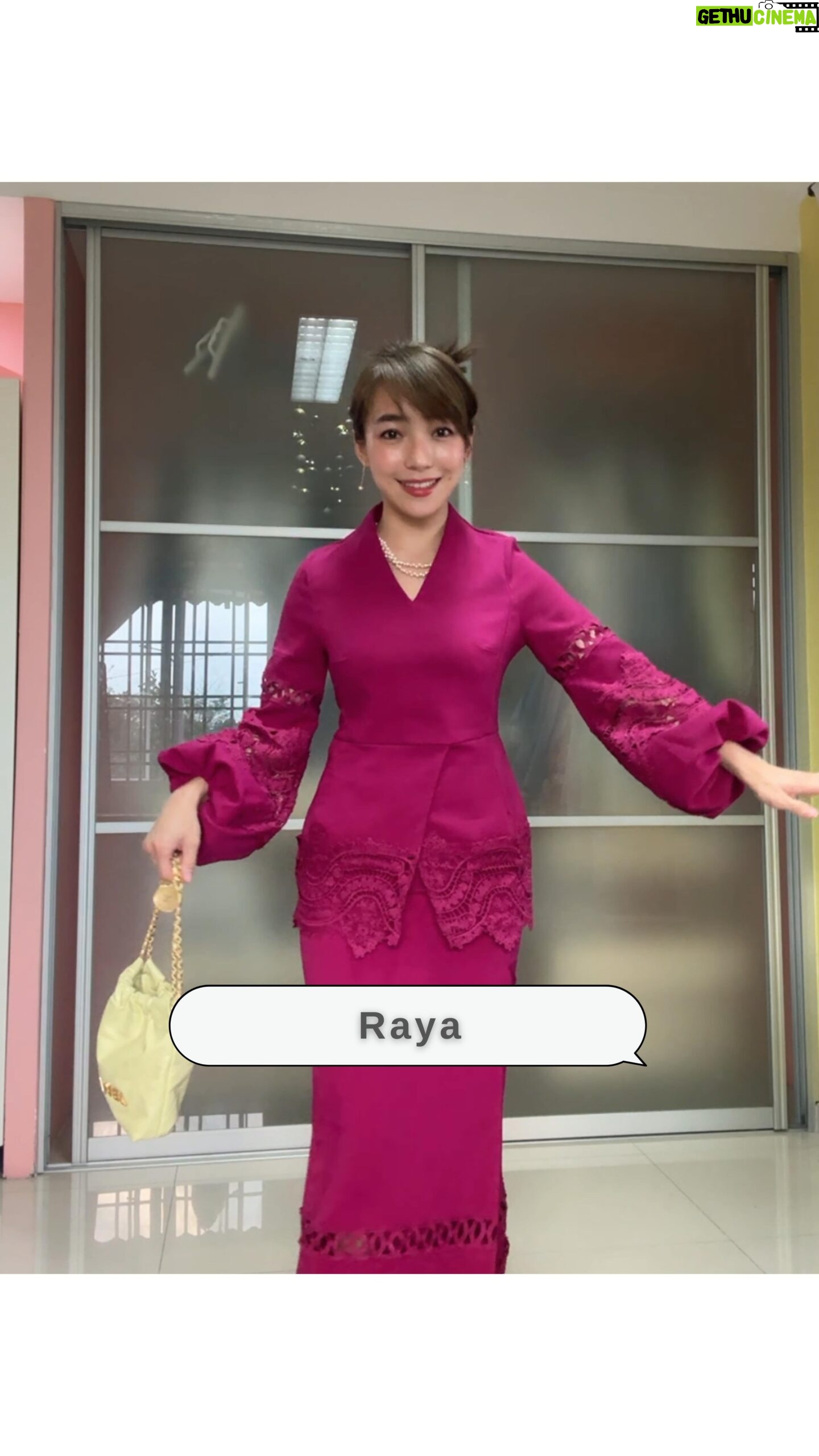 Koe Yeet - 51.9K Likes - In urgent need of a Malay tutor. 😣
Selamat Hari Raya Aidilfitri everyone 💚
Baju: @fiziwoo
Bag & shoes: @chanelofficial
Pearls: Mum’s
#petitefashion #YeetStyles
