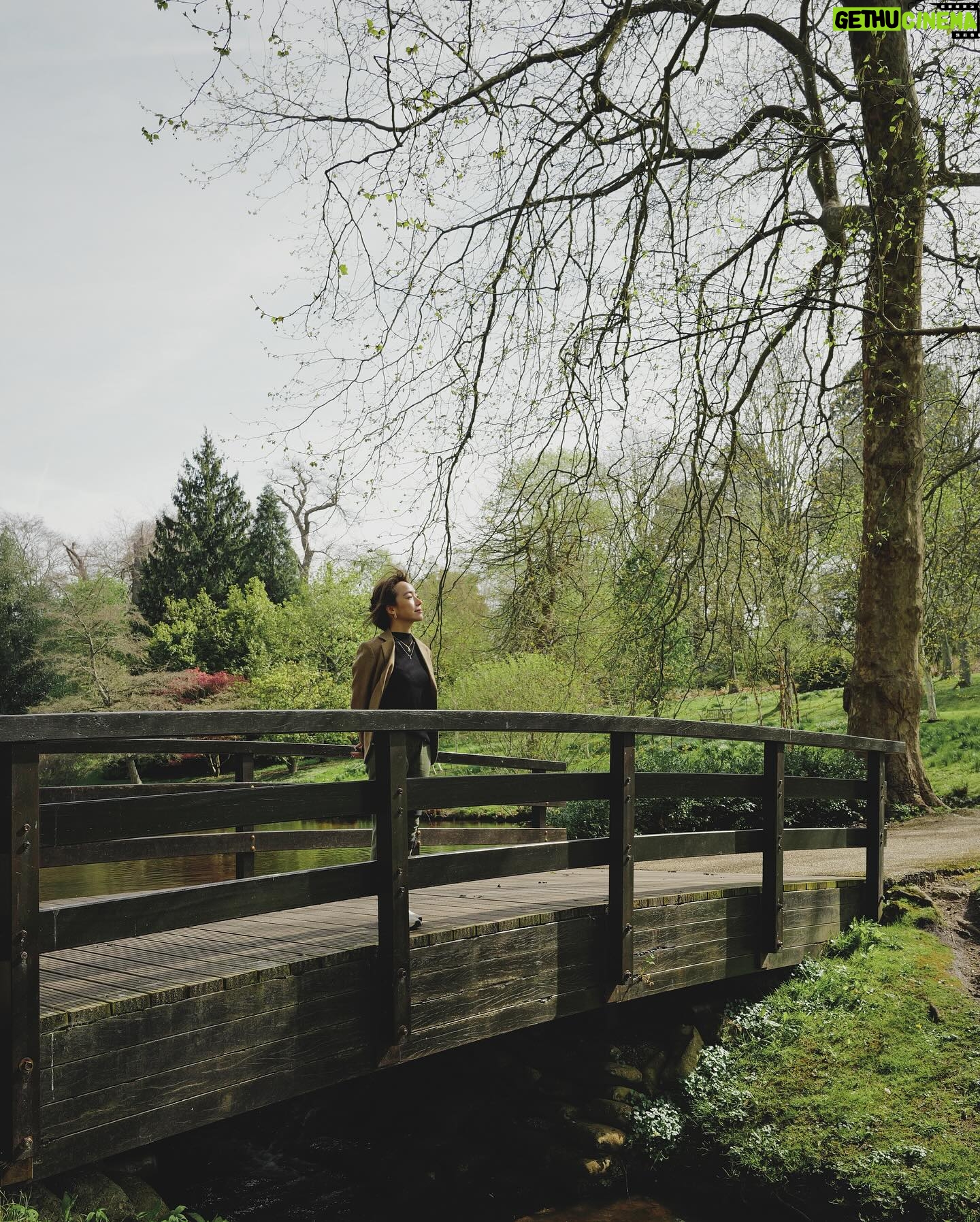 Koe Yeet Instagram - Take a walk in the park with me, will you? 🌱🌿