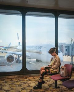 Koe Yeet Instagram - As a frequent traveler accustomed to life on the go, I’ve learned to savor those extra moments when I can extend my stay in Singapore just a bit longer before embarking on my next adventure. ✈️  There’s something magical about turning a layover into a mini vacation. ✨🏖️ Trust me, it’s worth it. ☺️  From exploring Singapore Aquarium, posing with the iconic Merlion statue or even checking out the HSBC Rain Vortex and Canopy Park at Jewel Changi Airport, the city offers a multitude of adventures. 🥰 With everything just a stone’s throw away, seizing the opportunity to explore Singapore during your transit is a no-brainer.   Don’t miss out on the chance to add a splash of excitement to your vacation! 💁🏻‍♀️ Visit 🔗 https://hbth.singaporeair.com/ for more details! @visit_singapore @singaporeair @changiairport @jewelchangiairport #VisitSingapore #PassionMadePossible #MadeInSingapore #FlySQ #SingaporeAir #ChangiAirport #JewelChangiAirport