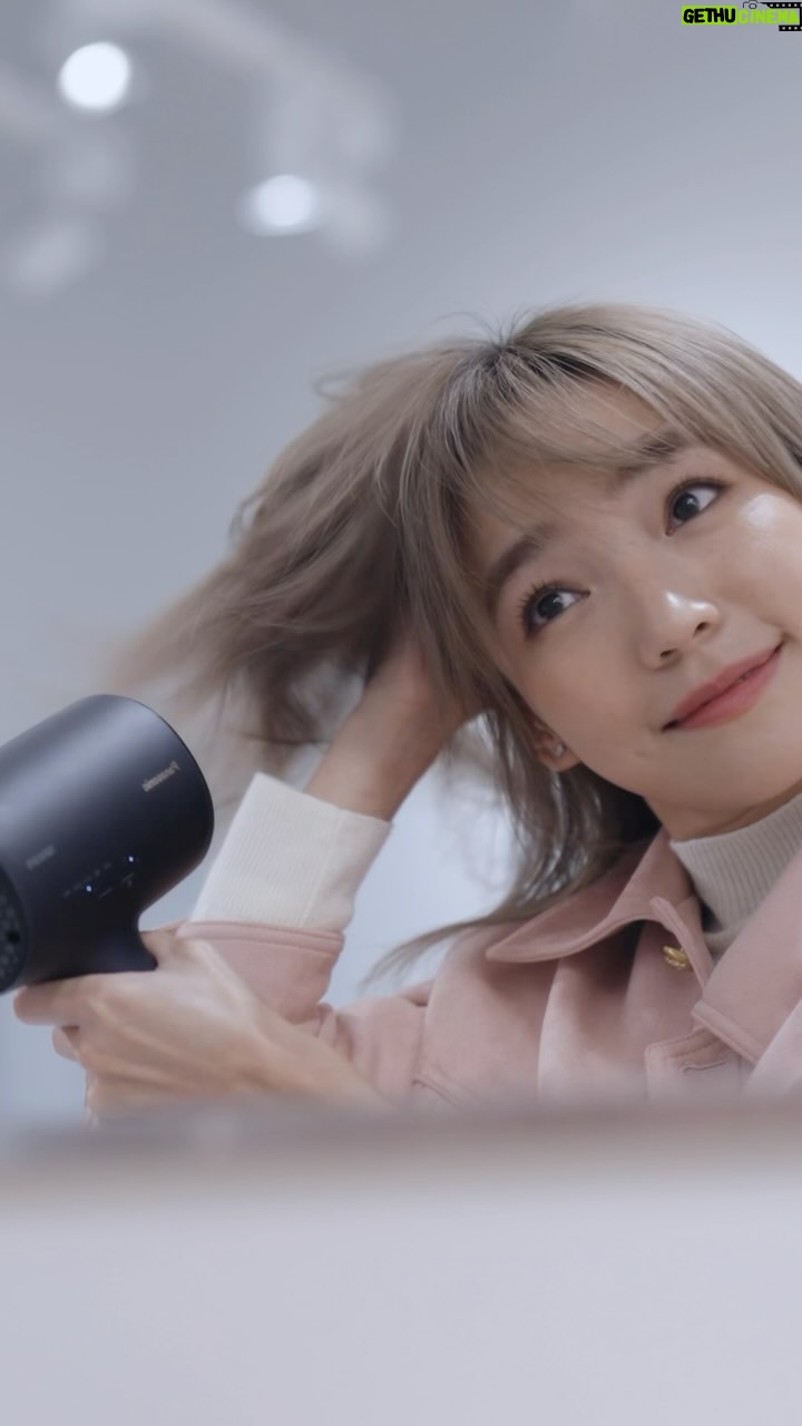 Koe Yeet Instagram - Obsessed with this game-changing beauty tech! 💫 🤯 18x higher moisture levels infused into your hair with the nanoeTM MOISTURE while drying your hair - and the best part? The result is INSTANTANEOUS. My hair looked healthy, shiny and glowy right after I used it 😇 @panasonicbeautymalaysia @panasonicsg #NA0J #nanocare #nanoe #PanasonicnanocareHairDryer #PanasonicBeautyMalaysia #PanasonicMalaysia
