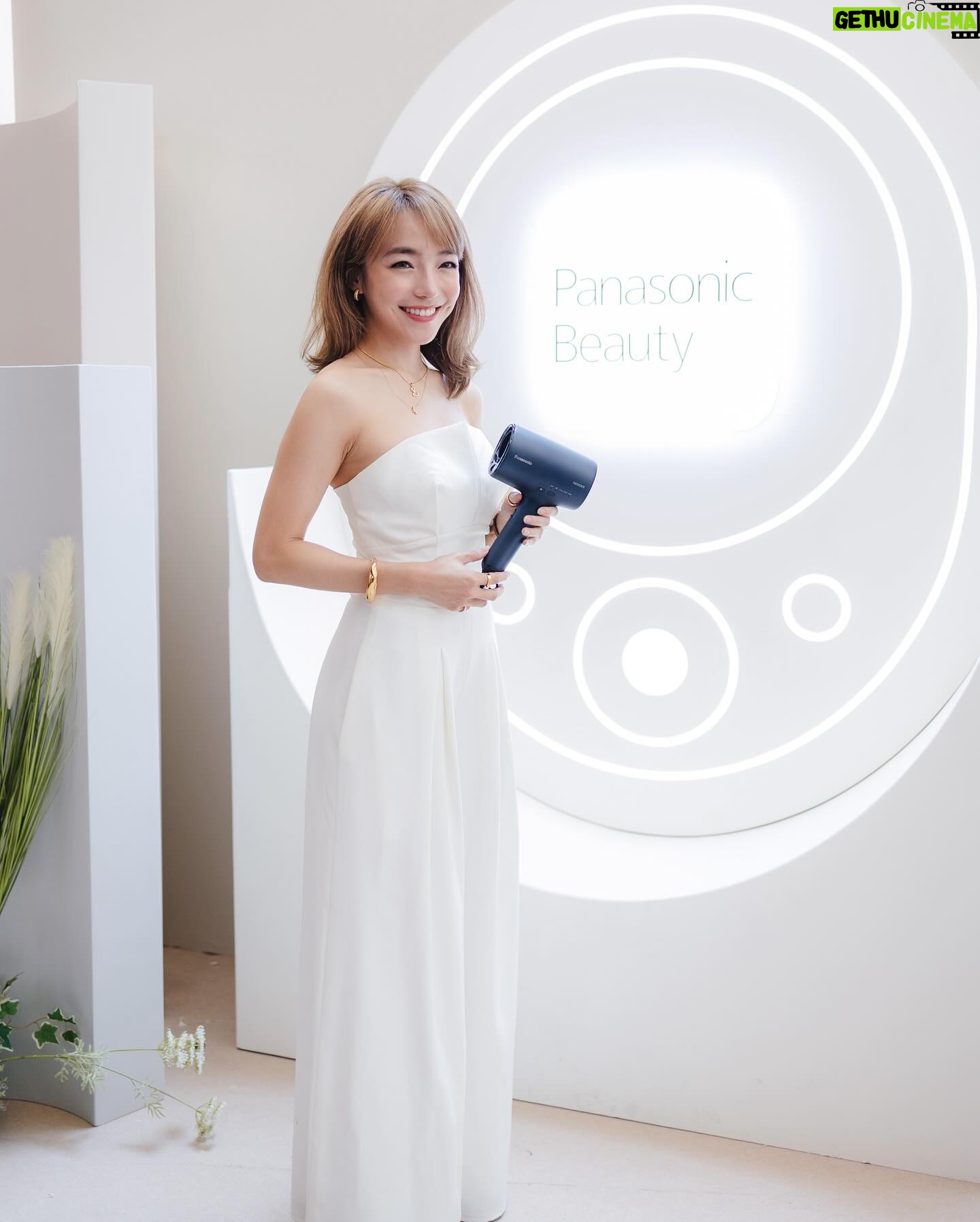 Koe Yeet Instagram - Do u remember the hair dryer I was raving about? π«Άπ» Shared my 4-month journey with the Panasonic nanocare hairdryer EH-NAOJ: π― Tried & verified! β
The nanoe MOISTURE technology works wonders, delivering 18x more moisture to my hair, keeping it smooth & shiny even after x3 double bleaches since Jan π¦ Okay, donβt just take my word for it β visit @panasonicbeautymalaysia roadshow at One Utama Oval Concourse till 5/5 and experience it for yourself βοΈπ€ #NA0J #nanocare #nanoe #PanasonicnanocareHairDryer #PanasonicBeautyMalaysia #PanasonicMalaysia