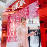 Koe Yeet Instagram - Miss Dior Parfum, reinvented. Now with a hint of amber wood notes 🎀 Brought mumsies to the Miss Dior Parfum Pop-Up at Centre Court Mid Valley to look for a cute Mother’s Day gift. ☺️ Fragrances or skincare? What do u recommend? Ps, Pop-Up is only available till 5/5. 🌸 #MissDior #DiorMY @diorbeauty @diorbeautylovers
