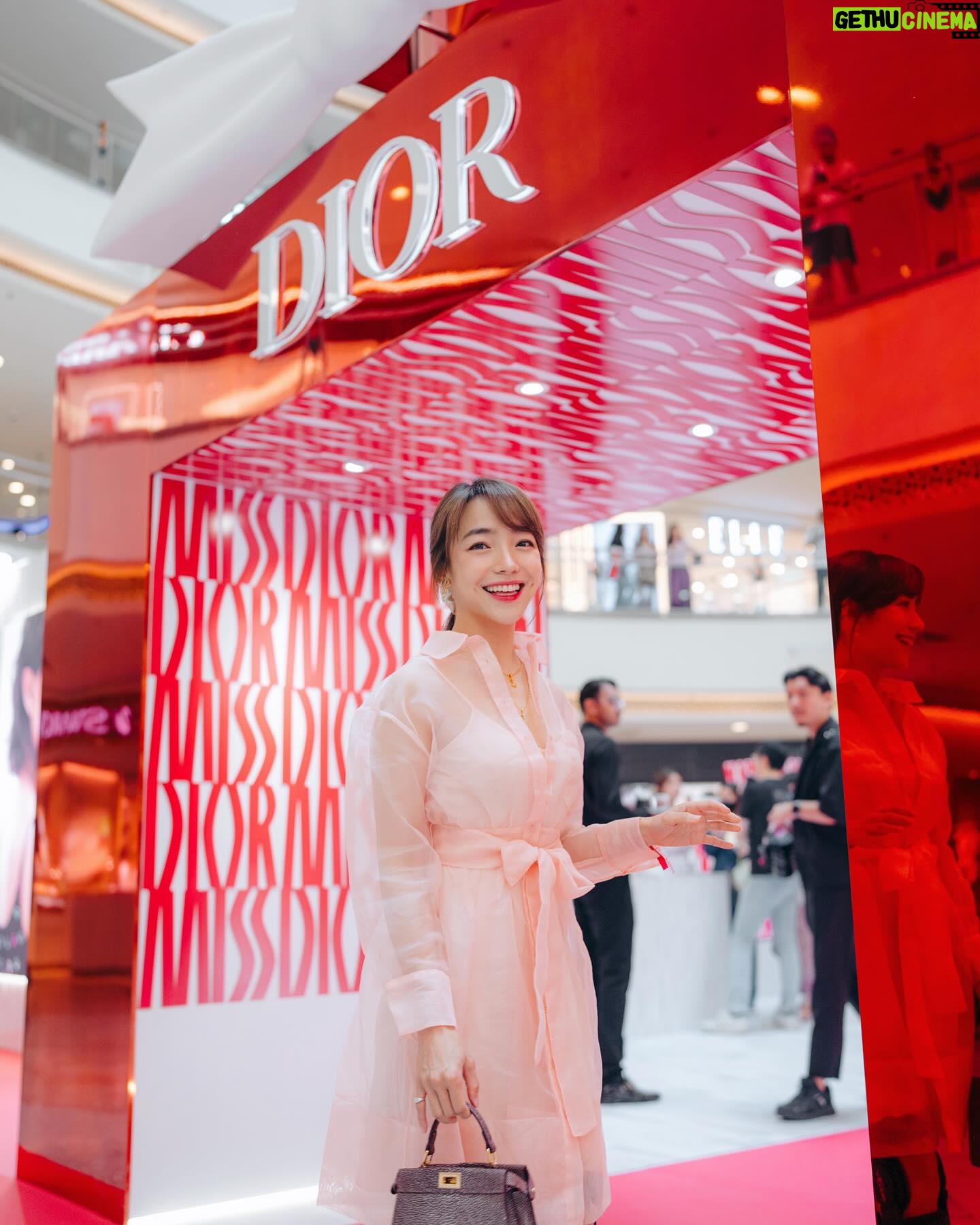 Koe Yeet Instagram - Miss Dior Parfum, reinvented. Now with a hint of amber wood notes 🎀 Brought mumsies to the Miss Dior Parfum Pop-Up at Centre Court Mid Valley to look for a cute Mother’s Day gift. ☺️ Fragrances or skincare? What do u recommend? Ps, Pop-Up is only available till 5/5. 🌸 #MissDior #DiorMY @diorbeauty @diorbeautylovers