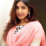 Komal Jha Instagram - Wishing A Very Happy Navratri To Everyone 🩷 Lot's Of Love. KJ.