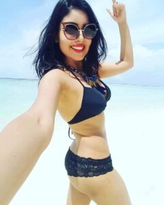 Komal Jha Instagram - Save The Earth 🌎 Don't Give Birth !#komaljha